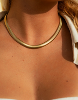 Bold Sleek Necklace in Gold, Ansicht 4