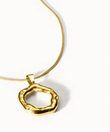 g-k-looprawchain_2-hibali-loop-raw-chain-goldene-halskette-gehaemmerter-anhaenger-wasserfest-edelstahl-18k