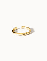 Thin Wave Ring in Gold
